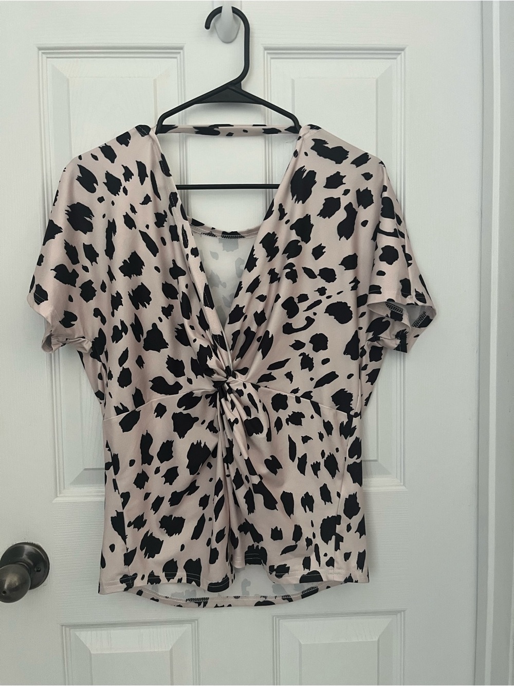 Twist-Front Short Sleeve Tee in Light Pink and Black Spot